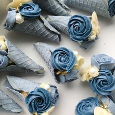 blue and white flowers are arranged in cones