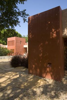 Warm orange adobe stucco modern home exterior with ribbon windows & native landscaping in Mandeville Canyon Brentwood California. Home Exterior Stucco, Exterior Stucco, Modern Home Exterior, Native Landscaping, Mediterranean Luxury, Canyon Ranch