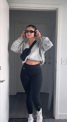 Discover 20+ stunning gym outfit ideas you can't get around right now! Whether you're into Girl Gym Outfits or looking for the perfect Baddie Athleisure Outfits, these looks are here to inspire. Think stylish Gymshark Outfit Women options, cozy Fall Athleisure Outfits or effortlessly chic Jeggings Outfit Casual. Pair your favorite Black Leggings Outfit Ideas with comfy tops for the ultimate Leggings Casual Outfit. Step up your style with these must-have Gym Workout Outfits! Weight Training Outfits, Cute Sweat Outfits For Women, Gym Fits For Midsize, Gym Outfits For Women Midsize, Midsize Workout Outfit, Midsize Gym Outfits, Outfit Para Gym, Outfits Para Gym