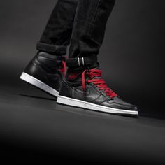 Men Fashion Shoes, Korean Street Fashion Men, Red And Black Outfits, Black Outfit Men, Jordan 1 Black, Nike Outfit, Tenis Nike, Nike Shoes Jordans, Jordan 1s