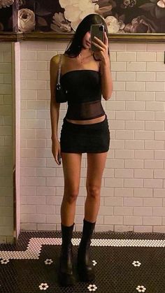 Elegantes Party Outfit, Black Mini Skirt Outfit, Outfit Night Club, Black Skirt Outfits, Rok Mini, Party Outfits Night, Fest Outfits, European Summer Outfits, Smink Inspiration