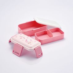 Enjoy lunch with this adorable pink two-tier bento box featuring Hello Kitty and Tiny Chum!This two-tier box is perfect for school, with easy to secure clasps, a tight inner lid, and even an included removable divider to keep side dishes separated. Made in Japan. Matching chopstick set available here. Cute Pink Lunch Box For Gift, Skater Hello Kitty, Tiny Chum, Sanrio Collection, Cute Bento Boxes, Japanese Bento Box, Cute Bento, Lunch Box Set, Japanese Bento