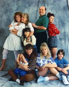 Just The Ten Of Us Cast Pose in Group Picture Photo Print Image 1 Large Family Love, Modern Family Love, Heather Langenkamp, 70s Photoshoot, Vintage Family Photos, Andie Macdowell, Vintage Family, Group Picture, Family Picture Poses