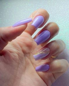 Purple Dip Nails With Design, Lavender And Gold Nails, Lilac Nails Design, Ongles Gel Violet, Light Purple Nails, Lilac Nails, Purple Nail Designs, Lavender Nails