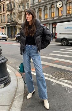 French Winter Outfits, French Winter Style, French Winter Fashion, Leia Sfez, Winter Fashion Looks, Looks Jeans, Jeans Outfit Winter, Blue Jean Outfits, Winter Jeans