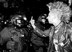 Anarchy Punk Boy, Punk Culture, Punks Not Dead, Mohawks, Arte Punk, Punk Aesthetic, Riot Grrrl, Punk Girl, Estilo Punk