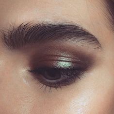 Duochrome Eyeshadow, Some Makeup, Eye Makeup Pictures, Beauty Hair Makeup, Makeup Makeover, No Eyeliner Makeup, Beauty Eyes, Makeup Pictures, Glam Makeup