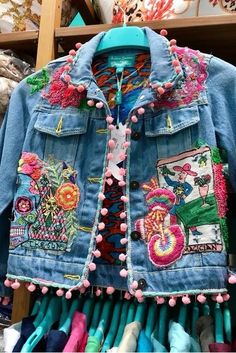 Gina’s Clothing, Jewelry And Accessory Show - Some Vintage Items Crochet On Denim, Embroidery Jeans Jacket, Upcycled Denim Jacket, Diy Denim Jacket, Embellished Denim Jacket, Mode Hippie, Cinque Terre Italy, Boho Denim