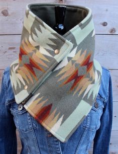 Scarf Wearing Styles, Cowl Neck Scarf, Wool Cowl, Diy Sewing Tutorials, Cowgirl Accessories, Sewing Fleece, Country Style Outfits, Cute Country Outfits, Western Outfits Women