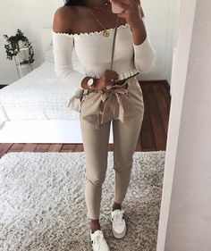 White Pants Women, Spring Dresses Women, Beige Pants, Looks Vintage, Outfits Casuales, White Sneakers