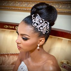 Elegant crystal and Cubic Zirconia bridal comb Nail Bride, Black Brides Hairstyles, Hairstyles Brides, Hairstyle Bride, Guest Hairstyles, Hairstyles Bride, Natural Hair Wedding, Updo Bridal, Makeup Bridesmaid