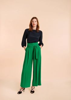 Inverted Triangle Fashion, Paper Bag Waist Pants, Spring Business Casual, Tara Jarmon, Green Trousers, Green Pants, Outfit Combinations, Change Your Mind, Silk Top