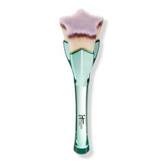 Limited Edition Star Foundation Brush - IT Brushes For ULTA | Ulta Beauty Make Up Must Haves Products, Makeup Brushes Aesthetic, Ulta Foundation, It Cosmetics Cc Cream, Foundation With Spf, Sparkly Makeup, Makeup Accesories, Ethereal Makeup, Fancy Makeup