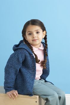 Free pattern  Ravelry: Wee Jacket pattern by Lion Brand Yarn Crochet Hoodie, Crochet Baby Sweater, Crochet Toddler, Mode Crochet, Hoodie Pattern, Crochet Girls, Lion Brand Yarn, Crochet Jacket, Crochet Cardigan Pattern