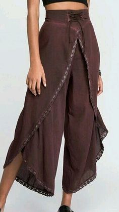 Druidcore Fashion, Cave Exploring Outfit, Nature Clothes Aesthetic, Solarpunk Outfit, Pirate Trousers, Spanish Clothes, Clean Girl Look, Boots Outfit Ideas, Ren Faire Outfits