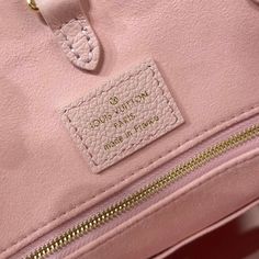 Size: 35cm*27cm*14cm It comes with Dust box, Care manual, Tag, and Paper bag. Designer Pink Box Bag With Large Capacity, Luxury Pink Bucket Bag With Top Carry Handle, Cute Bag, New Handbags, Wellness Design, Paper Bag, Things To Come