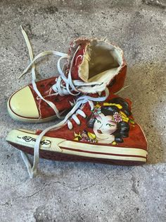 Size: US 9 EUR 40 Condition: Gently used. Please see photos for further description. Average delivery time to worldwide: 14 - 25 days. Average delivery time to South America and Asia: 20 - 50 days. SHIPPING WITH TRACKING NUMBER Ask any question. You are always welcome ! Vintage Ed Hardy, Rare Sneakers, Transcription, Womens Tie, Ed Hardy, Tie Shoes, South America, Womens Shoes Sneakers, Etsy Vintage