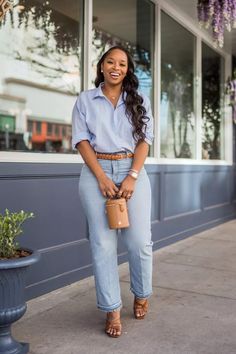 Spring look from Loft! Denim, button down shirt, brown belt #LTKSeasonal#LTKfit#LTKstyletip Cute Professional Outfits, Professional Outfits Women, Stylish Work Attire, Effortlessly Chic Outfits, Classy Work Outfits, Classy Casual Outfits, Stylish Work Outfits, Classy Casual, Casual Chic Outfit