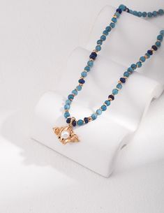 Luxurious Gold Pendant with Pearl Amidst Blue Lapis Lazuli Beads Chic Minimalista, Sliver Necklace, Lapis Necklace, Lapis Lazuli Necklace, Lapis Lazuli Beads, Stone Beaded Necklace, Lapis Lazuli Stone, Gold Eyes, Pearl Pendant Necklace