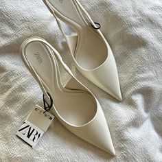 Want • Instagram Classy Wedding Heels, White Classy Heels, Classy Heels, Woman Shopping, Brown Sandals Heels, Branded Shoes, Women Footwear