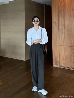 Korean Formal Outfit, Kemeja Korean Style, Conservative Outfits, Campus Outfit, Work Outfits Women Office, Casual Work Outfits Women, Simple Style Outfits