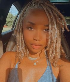 Half Blonde Half Black Locs, Honey Blonde Locs Black Women, Two Tone Locs, Blond Locs, Dread Colors, Women Dreads, Blonde Locs, Loc Goddess, Natural Locs