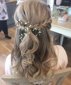 Hairstyles First Communion, Bridsmade Hair, Wedding Hairstyles Junior Bridesmaid, Hair Styles For Communion, Half Up Half Down Communion Hairstyles, Wedding Junior Bridesmaid Hair, Hair For First Communion Style, Kids Bridesmaid Hair, Junior Bridesmaids Hairstyles