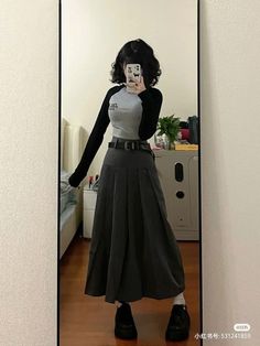 Long Grey Skirt, Rok Outfit, Core Memories, Long Skirt Outfits, Grey Skirt, Outfit Cute, Stylish Outfit, Fashion Mistakes, Modest Fashion Outfits