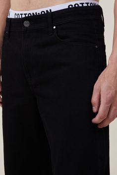 Baggy Jean Black Rigid Denim Bottoms With Straight Hem, Spring Cropped Tapered Cotton Jeans, Spring Cotton Tapered Cropped Jeans, Spring Tapered Cropped Cotton Jeans, Black Jeans With Straight Hem, Black Jeans With Straight Hem And Pockets, Casual Cotton Straight Fit Jeans, Casual Straight Fit Cotton Jeans, Casual Cotton Jeans With Straight Fit