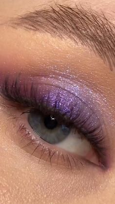 Red Nail Designs For Prom, Nail Designs For Prom, Rapunzel Makeup, Purple Makeup Looks, Makeup Ojos, Prom Eye Makeup, Purple Eye Makeup, Cute Eye Makeup