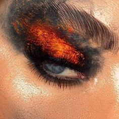 Fire Element Makeup, Fire Face Paint, Fire Eye Makeup, Make Up Ideas Creative, Elemental Makeup, Trippy Makeup, Burn Makeup, Vintage Halloween Costumes, Phoenix Makeup