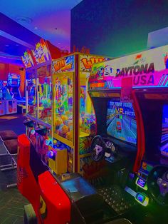 several arcade machines lined up next to each other