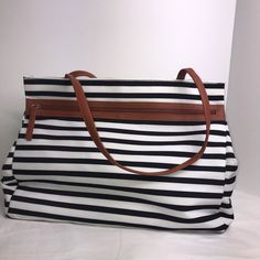 New Dsw Tote Blue/White Stripe Chic Travel Bag With Striped Lining, Travel Shoulder Bag With Striped Lining, Travel Bags With Striped Lining, Casual White Shoulder Diaper Bag, Everyday Bags With Striped Lining, White Travel Tote Diaper Bag, Chic Daily Use Bags With Striped Lining, White Tote Diaper Bag For Travel, White Large Capacity Tote Diaper Bag