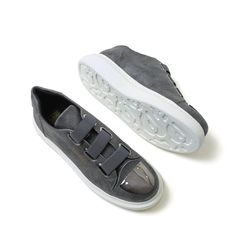 Revealing "Luiz X Urban Elegance." Draped in a refined grey, these slip-ons encapsulate city sophistication. The contrast of white soles enhances their modern allure, while the distinct toe cap adds a touch of distinguished flair. Key Features: Sleek Grey Finish: The epitome of metropolitan style. Contrasting White Soles: Creating a crisp, contemporary edge. Metal Toe Cap: Offering a gleaming point of differentiation. Orthopedic Comfort: A promise of cushioned support with each step. 1.5-Inch Bo Sneakers Looks, Comfortable Sneakers, Us Man, Men Looks, Slip On Sneakers, Porter, Top Sneakers, Baskets, Sleek