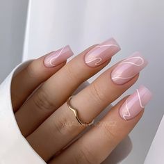 Nude nails have a certain allure to them. There are so many shades of nude available to suit your skin tone and style, ranging from natural pinkish-beige tints to deeper brown tones. Whether you have light skin or a darker complexion, nude nails are a terrific way to add a touch of subtle elegance to your outfit. Don’t believe us? Here is your proof. We have gathered the prettiest nude nail ideas online to show you how beautiful this manicure tre Pinkish Brown Nails, Nude Nail Ideas, Shades Of Nude, Suit Brown, Nude Nail, Nude Nail Designs, Dark Complexion, White Nail Designs, Brown Nails