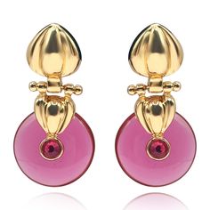 Make a bold statement with these gorgeous pink tourmaline and gold resin earrings, designed for lovers of vibrant colors. Lightweight and easy to wear, these pierced earrings offer both comfort and style, making them an essential addition to your jewelry collection. Their striking combination of rich pink hues and warm gold resin creates a dramatic effect that effortlessly elevates any outfit. Perfect for adding a touch of flair to both casual and formal looks, these earrings are a must-have for Brand Chocolate, Jewelry Magazine, September Birthstone Jewelry, Gold Jewelry Earrings, Pink Lavender, Pearl Jewellery Earrings, Jewelry Ring Box, Velvet Pouch, Resin Earrings