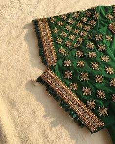 Short Sleeve Blouse Design, Plain Blouse Designs, Green Blouse Designs, Aari Design, Bridal Blouses, Latest Bridal Blouse Designs, Hand Work Design, Blouse Ideas