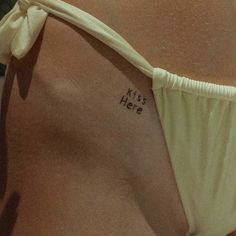 the back of a woman's stomach with her name written on it and an arrow