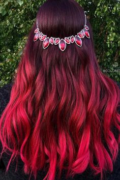 No es de extrañar que este color de pelo se llame real. Realmente tiene un aspecto caro, elegante y aristocrático. // Crédito de la foto: instagram @coloreado.en.caos Red And Pink Hair, Hair Color Red Ombre, Brown Ombre Hair Color, Best Ombre Hair, Red Hair Colors, Red Hair Color Ideas