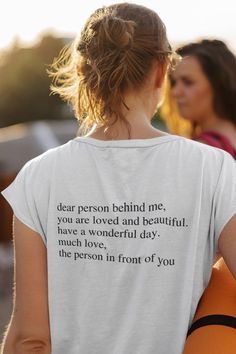 Weißes Shirt mit Aufschrift dear person behind me, you are loved and beautiful. have a wonderful day. much lovem the person in front of you Cat Tree Plans, Yoga Shirts, Strong Women, Happy Life, Love You, Yoga, T-shirt, T Shirts For Women, Humor