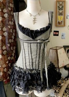 Female Guitarist Outfit, Outfits On Mannequins, Outfit Ideas Corset, Lacy Clothes, Fatal Frame Outfit, Victorian Inspired Dress, Corset Outfit Ideas, Mood Board Fashion Inspiration, Skirt Corset