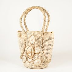 FREE DOMESTIC SHIPPING! Vintage 50s 60s handbag Made in Japan SIZE: 7.5" tall (NOT including handle) x 10" wide (at top) x 4.5" deep COLOR: cream, off white, ecru, pearl, gold, neutral HANDLE: bendable wire double top handles (5" drop) EXTERIOR: woven raffia + gold tone thread and faux pearl accents + raffia flowers and leaves INTERIOR: fabric lined + 1 welt pocket CLOSURE: metal zipper  CONDITION: This vintage bag has distressed over time and shows natural signs of wear including: DARK MARKS / Raffia Flowers, Flower Leaves, Woven Raffia, Dark Mark, Vintage Bag, How To Make Handbags, Summer Patterns, Interior Fabric, Gold Threads