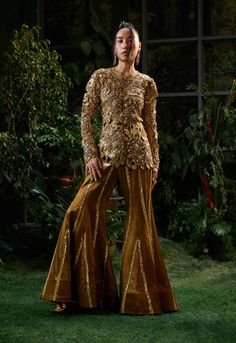 Discover elegance with this copper brown fitted straight top, handcrafted with intricate embellishments and cutwork embroidery. Adorned with beadwork, crystals, and sequins, it exudes a graceful luxe feel. Paired with straight pants that flare at the bottom and are adorned with hand embroidery for added sophistication. Elegant Palazzo Set With Gold Embroidery For Reception, Embroidered Fitted Palazzo Set For Evening, Festive Long Sleeve Palazzo Set With Gold Embroidery, Gold Embellished Party Wear Sharara, Embroidered Floor-length Sharara For Evening, Gold Embroidered Palazzo Set, Embellished Fitted Sharara For Eid, Fitted Embellished Sharara For Eid, Gold Embroidered Palazzo Set For Party