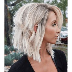 Inverted Bob Hairstyles, Medium Bob Hairstyles, Short Blonde Haircuts, Lob Haircut, Short Curly Wigs, Hair Bob, Long Bob Hairstyles, Penteado Cabelo Curto, Short Hairstyle