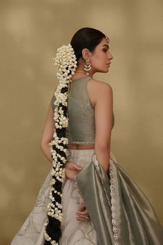 Reception Hairstyles Indian, Reception Hairstyles, Bridal Braids, Traditional Hairstyle, Wedding Blouse Designs, Wedding Blouse, Traditional Indian Outfits, Indian Bridal Dress, Bridal Hairstyles