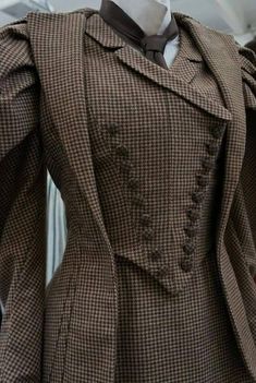 Detail Couture, Walking Dress, Riding Habit, Robes Vintage, Steampunk Costume, Victorian Clothing, Edwardian Fashion, Historical Dresses