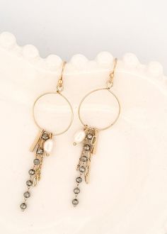 Mountain Charm Earring Hoop Earrings with Pearl and Crystal Bead Detail Paper Clip Detail Wire Closure Paper Clip Jewelry, Diy Hoop Earrings, Boho Earrings Diy, Cascade Earrings, Hoop Earrings Diy, Jewelry Girl, Earring Hoop, Diy Earring, Earrings Diy