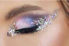 Caribana Makeup, Glitter Station, Cosmic Makeup, Unicorn Makeup Halloween, Holographic Makeup, Space Makeup, Collection Makeup, Festival Face