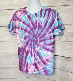 This is a tie-dye tshirt. Gender neutral adult Size large  Runs slightly slim fit, with a longer length. See photos for size chart. Unisex Tie-dye T-shirt For Summer, Tacoma Wa, Long Length, Art Wallpaper, Gender Neutral, Tie Dye, Size Chart, Adult Outfits, Dye