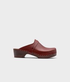 classic low heeled clog mule in cognac red vegetable tanned leather stapled on a dark wooden base with a leather strap Clog Mules, Mens Clogs, Cork Sandals, Wooden Clogs, Clog Sandals, Swedish Design, An Eye, Boot Shop, Timeless Style